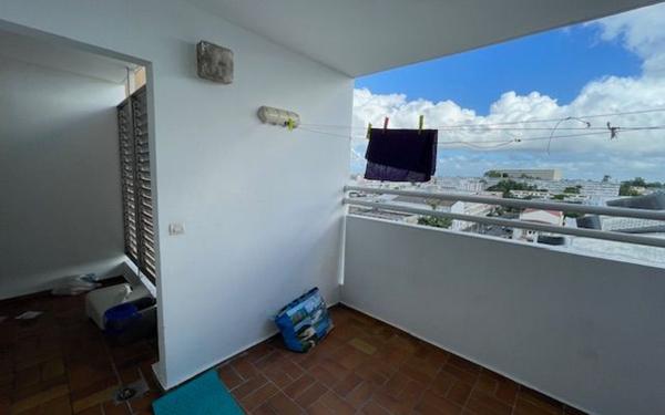 Appartement à vendre    4 pièces • 70 m2 Pointe-à-Pitre