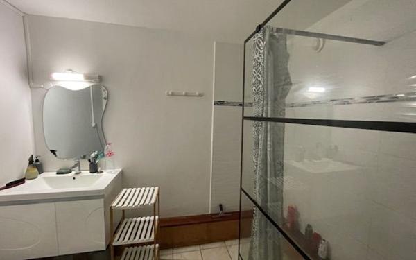 Appartement à vendre    4 pièces • 70 m2 Pointe-à-Pitre
