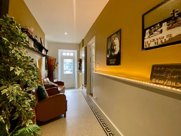 À vendre Maison en pierre à Combourg centre - 4 chambres avec salle d'eau, possibilité chambre d'hôte