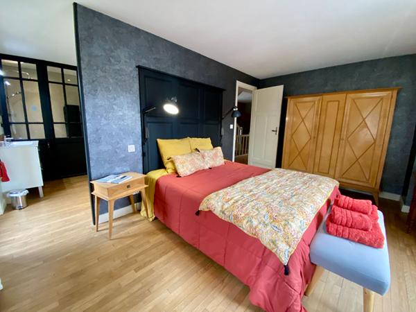 À vendre Maison en pierre à Combourg centre - 4 chambres avec salle d'eau, possibilité chambre d'hôte