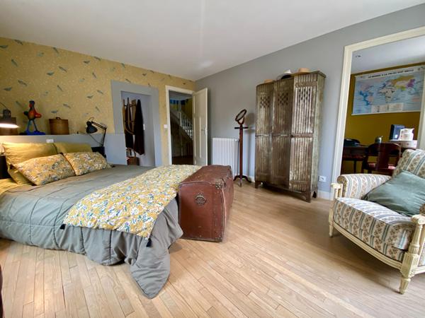 À vendre Maison en pierre à Combourg centre - 4 chambres avec salle d'eau, possibilité chambre d'hôte