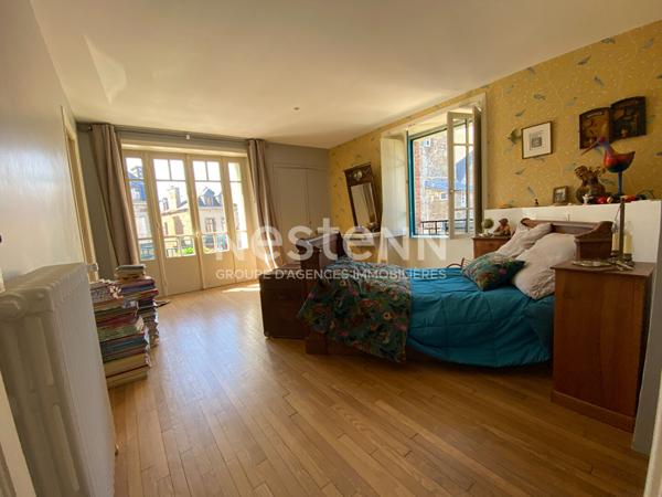 À vendre Maison en pierre à Combourg centre - 4 chambres avec salle d'eau, possibilité chambre d'hôte