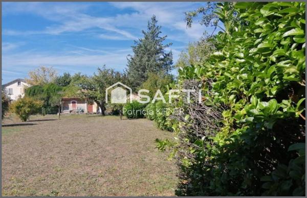 Maison de plain-pied T4 avec grand terrain.