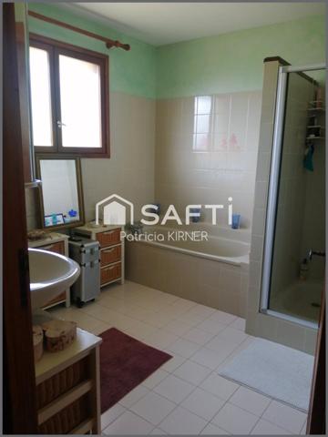 Maison de plain-pied T4 avec grand terrain.