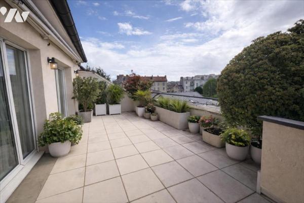 EXCLUSIVITE 5 PIECES DERNIER ETAGE TERRASSE CAVE ET GARAGE