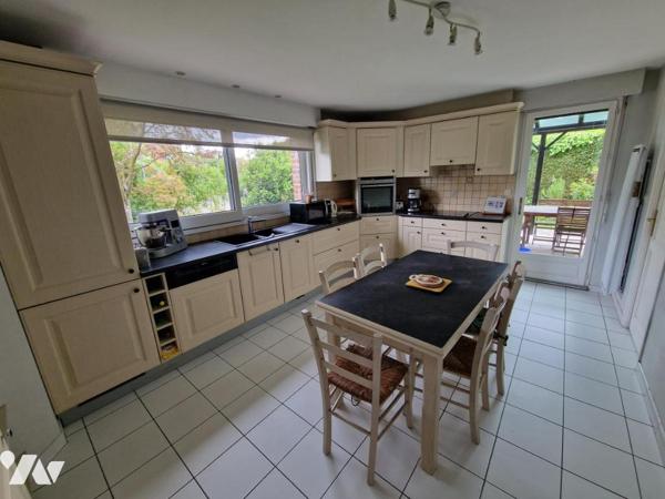 A VENDRE PROPRIETE DE 230m² ENV A PROXIMITE DU COLLEGE DE MARCQ EN BAROEUL