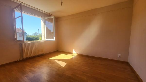 Maison
         5 pièces
        - 97 m² Exclusivité 210 000 € *