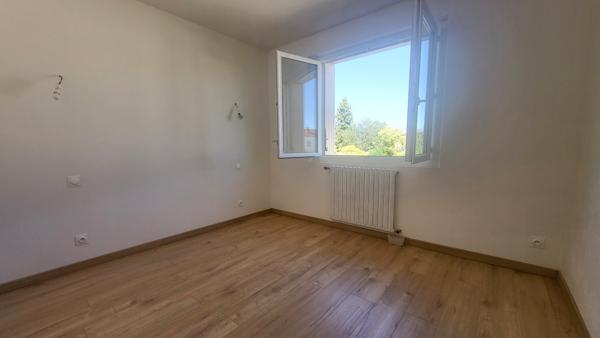 Maison
         5 pièces
        - 97 m² Exclusivité 210 000 € *
