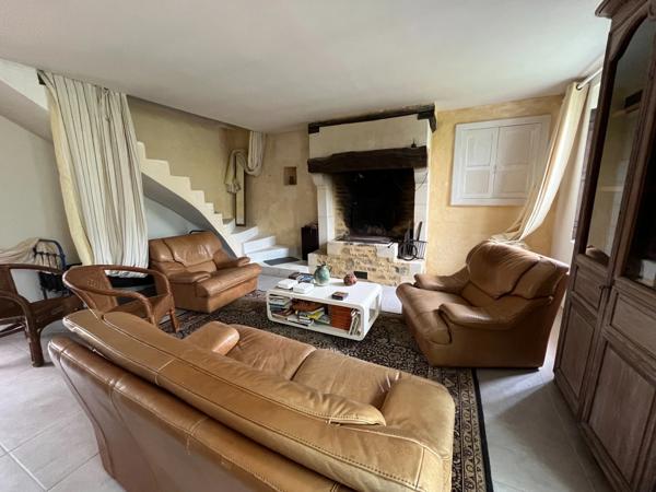 À seulement 5 km de Barneville-Carteret, charmante maison en pierre avec jardin arboré