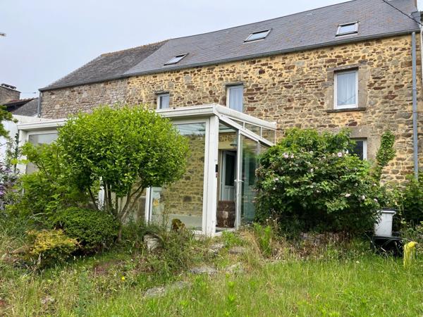 À seulement 5 km de Barneville-Carteret, charmante maison en pierre avec jardin arboré