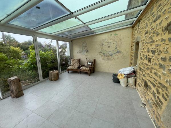 À seulement 5 km de Barneville-Carteret, charmante maison en pierre avec jardin arboré