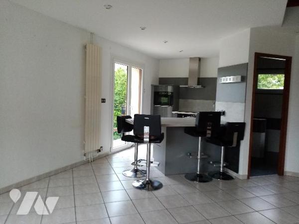 pavillon individuel de 75,5 m² , terrain  de 534m² et bâtiment garage indépendant 3 véhicules