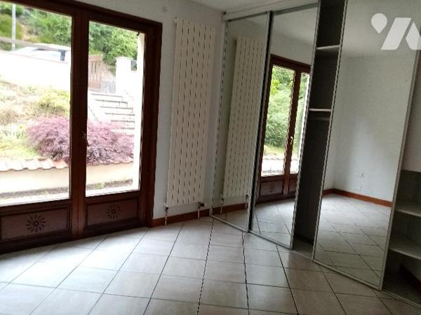 pavillon individuel de 75,5 m² , terrain  de 534m² et bâtiment garage indépendant 3 véhicules