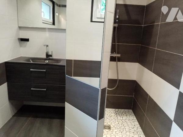 pavillon individuel de 75,5 m² , terrain  de 534m² et bâtiment garage indépendant 3 véhicules