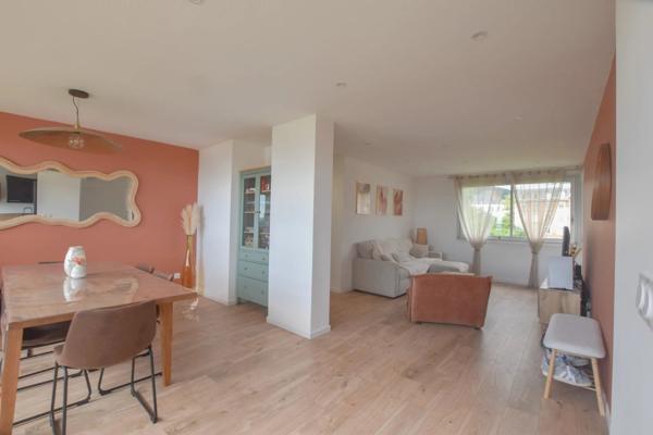 Vente                                                      Appartement
                        
                     3 pièces                      68 m2                     à Chamalières