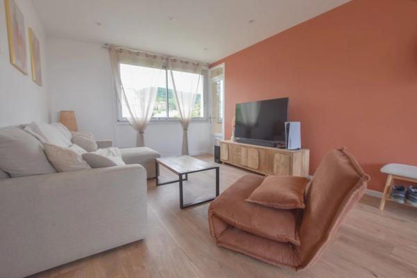 Vente                                                      Appartement
                        
                     3 pièces                      68 m2                     à Chamalières