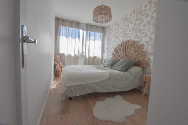 Vente                                                      Appartement
                        
                     3 pièces                      68 m2                     à Chamalières