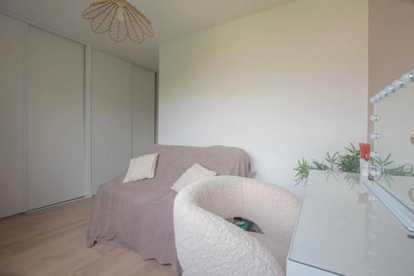 Vente                                                      Appartement
                        
                     3 pièces                      68 m2                     à Chamalières