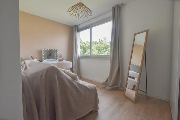 Vente                                                      Appartement
                        
                     3 pièces                      68 m2                     à Chamalières