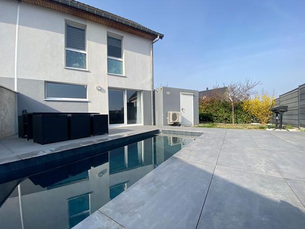VENTE : maison 4 pièces (78.09m²) à STAFFELFELDEN  avec piscine + garage et place stationnement