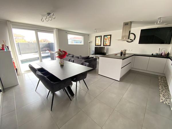 VENTE : maison 4 pièces (78.09m²) à STAFFELFELDEN  avec piscine + garage et place stationnement