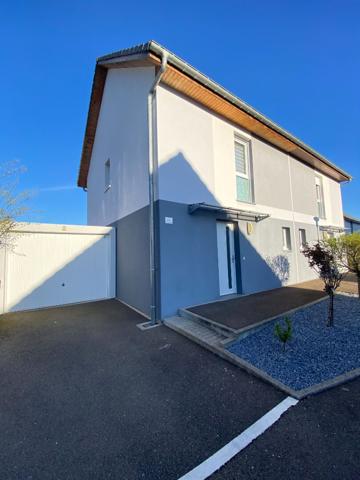 VENTE : maison 4 pièces (78.09m²) à STAFFELFELDEN  avec piscine + garage et place stationnement