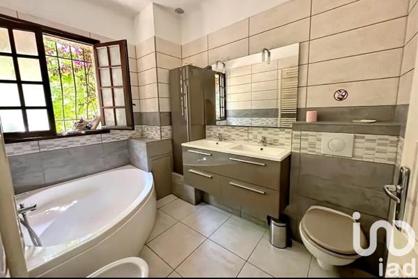 Maison 10 pièces de 213 m² à Nice (06300)