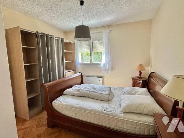 Appartement avec un grand balcon ouvert sur une vue imprenable et sans vis à vis, entièrement a...