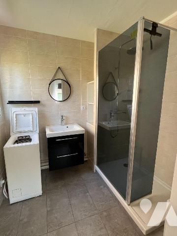 Appartement avec un grand balcon ouvert sur une vue imprenable et sans vis à vis, entièrement a...