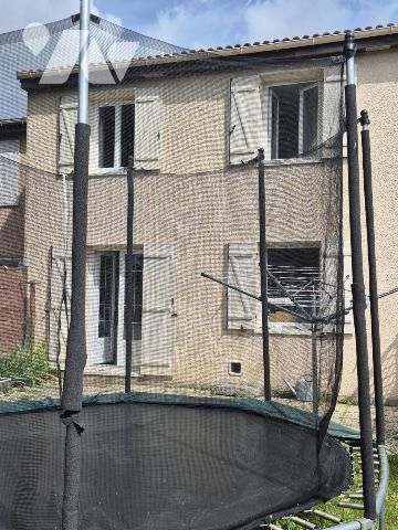 SAINT SEBASTIEN SUR LOIRE, proche école et collège, maison en parfait état et jardin