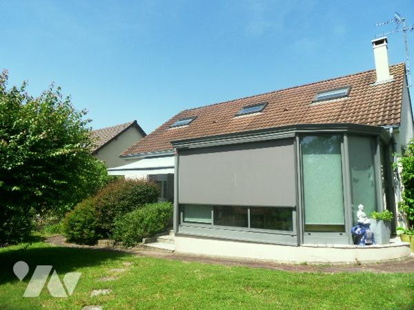 A vendre à COULAINES maison individuelle avec 4 chambres, proche toutes commodités.