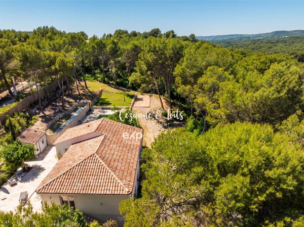 Ventabren — Propriété de plain-pied, ,3 chambres , piscine , garge et appartement indépendant 2 chambres