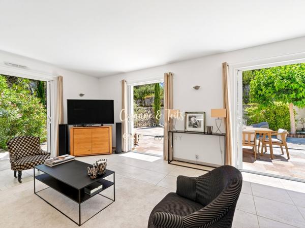 Ventabren — Propriété de plain-pied, ,3 chambres , piscine , garge et appartement indépendant 2 chambres