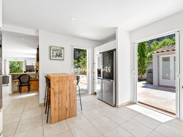 Ventabren — Propriété de plain-pied, ,3 chambres , piscine , garge et appartement indépendant 2 chambres