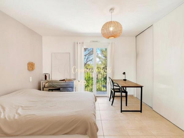 Ventabren — Propriété de plain-pied, ,3 chambres , piscine , garge et appartement indépendant 2 chambres