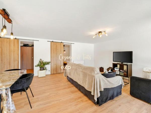Ventabren — Propriété de plain-pied, ,3 chambres , piscine , garge et appartement indépendant 2 chambres