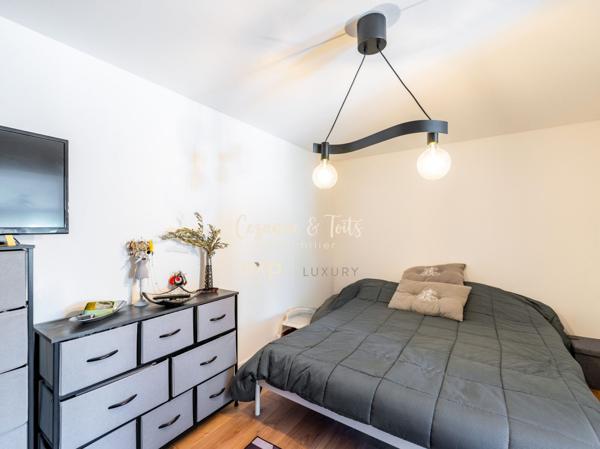Ventabren — Propriété de plain-pied, ,3 chambres , piscine , garge et appartement indépendant 2 chambres