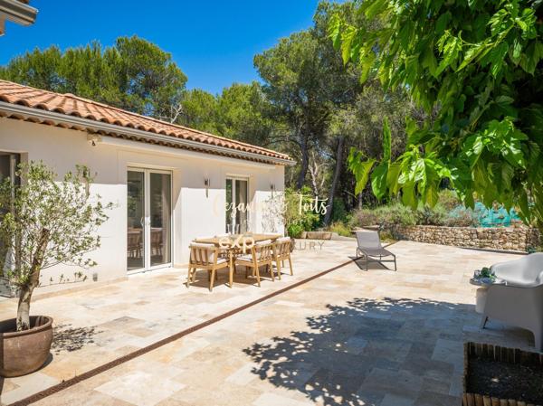 Ventabren — Propriété de plain-pied, ,3 chambres , piscine , garge et appartement indépendant 2 chambres
