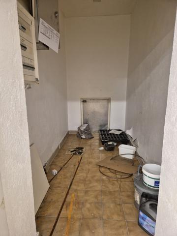 Bâtiment industriel à vendre – Alès • ±660 m² sur terrain clos 1 389 m² Alès (30100)