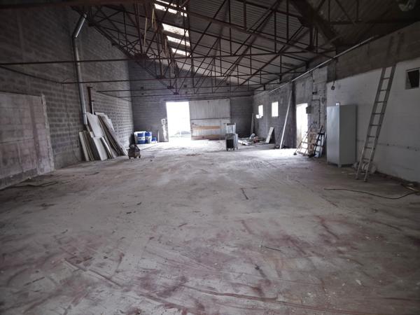 Bâtiment industriel à vendre – Alès • ±660 m² sur terrain clos 1 389 m² Alès (30100)