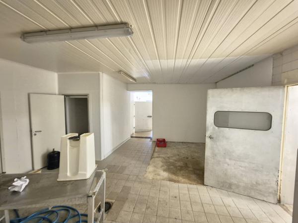 Bâtiment industriel à vendre – Alès • ±660 m² sur terrain clos 1 389 m² Alès (30100)