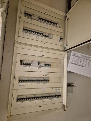 Bâtiment industriel à vendre – Alès • ±660 m² sur terrain clos 1 389 m² Alès (30100)