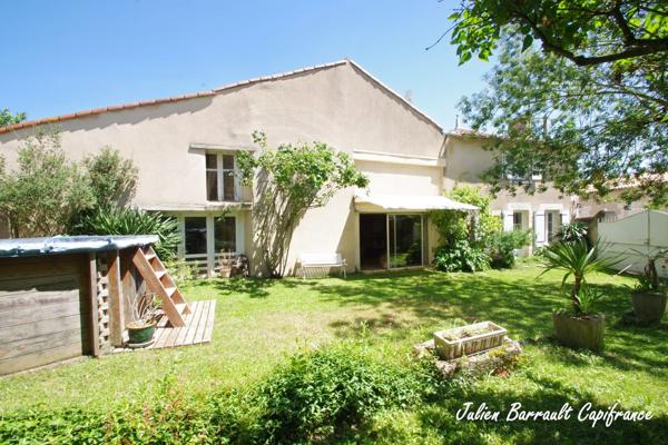 Maison en pierre de 186,64 m² avec 3 chambres rénovée en 1999 sur un terrain de 413 m²