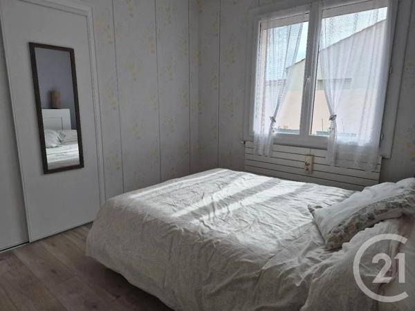 Maison à vendre  5 pièces - 123,39 m 2   LE FENOUILLER  - 85