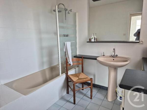 Maison à vendre  5 pièces - 123,39 m 2   LE FENOUILLER  - 85