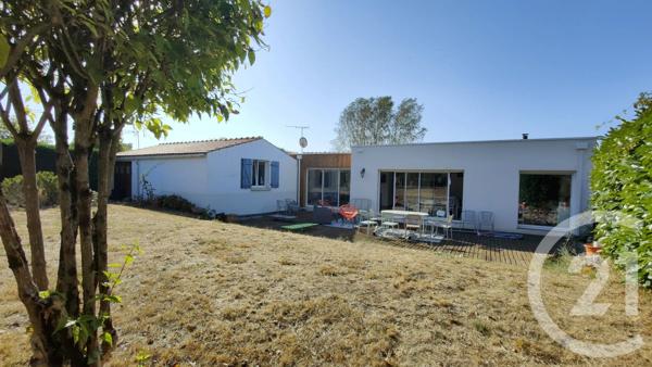 Maison à vendre  5 pièces - 123,39 m 2   LE FENOUILLER  - 85