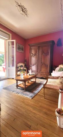 Maison bourgeoise de 1927 sur terrain de 6354m² Garages indépendants
