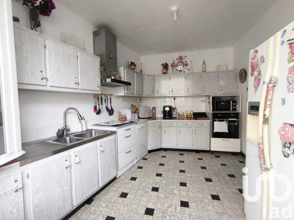 Maison de village 7 pièces de 155 m² à Pleyben (29190)