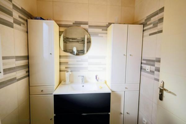 Batisse de 1750 en partie rénovée. Terrain de 1,9 hectares