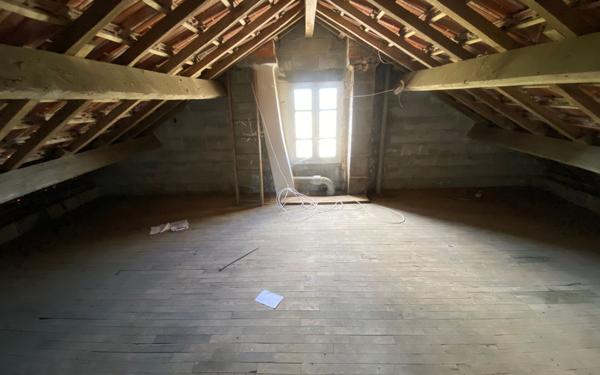 Maison à vendre    2 pièces •  Peyrat-le-Château